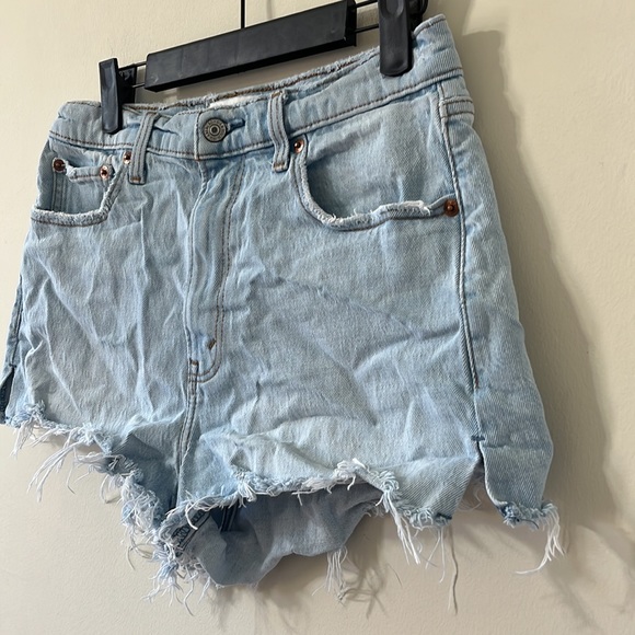 Abercrombie & Fitch The Mom Short High Rise Light Wash Distressed Denim Shorts - Picture 4 of 9